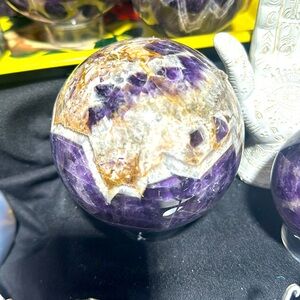 Dream amethyst sphere 1184 g